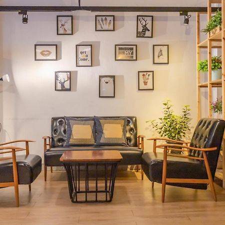 Bed and Breakfast Folk Poshtel Silom Бангкок Экстерьер фото