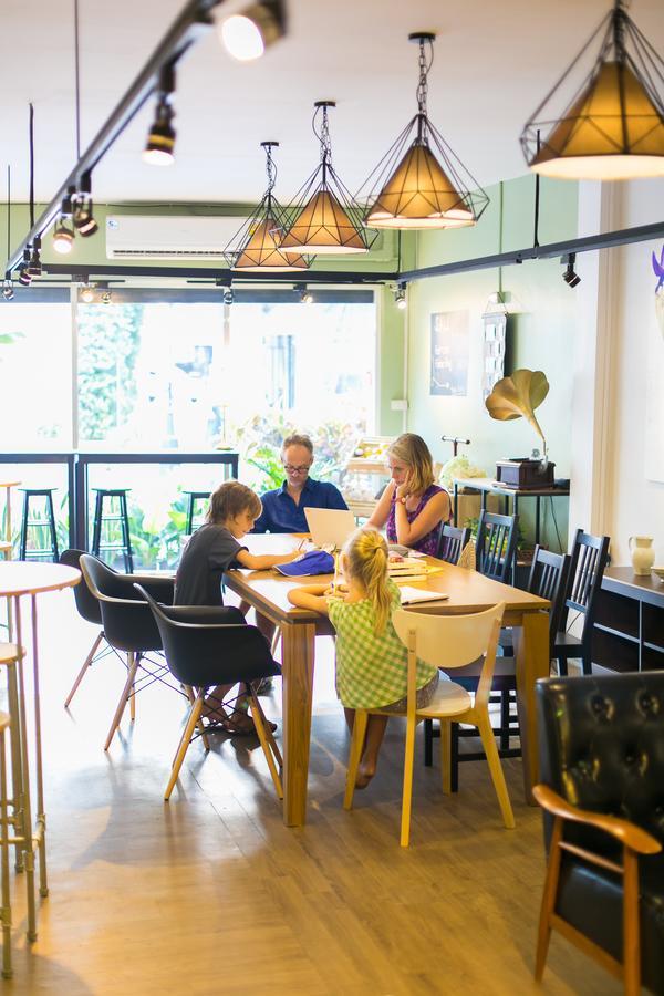 Bed and Breakfast Folk Poshtel Silom Бангкок Экстерьер фото