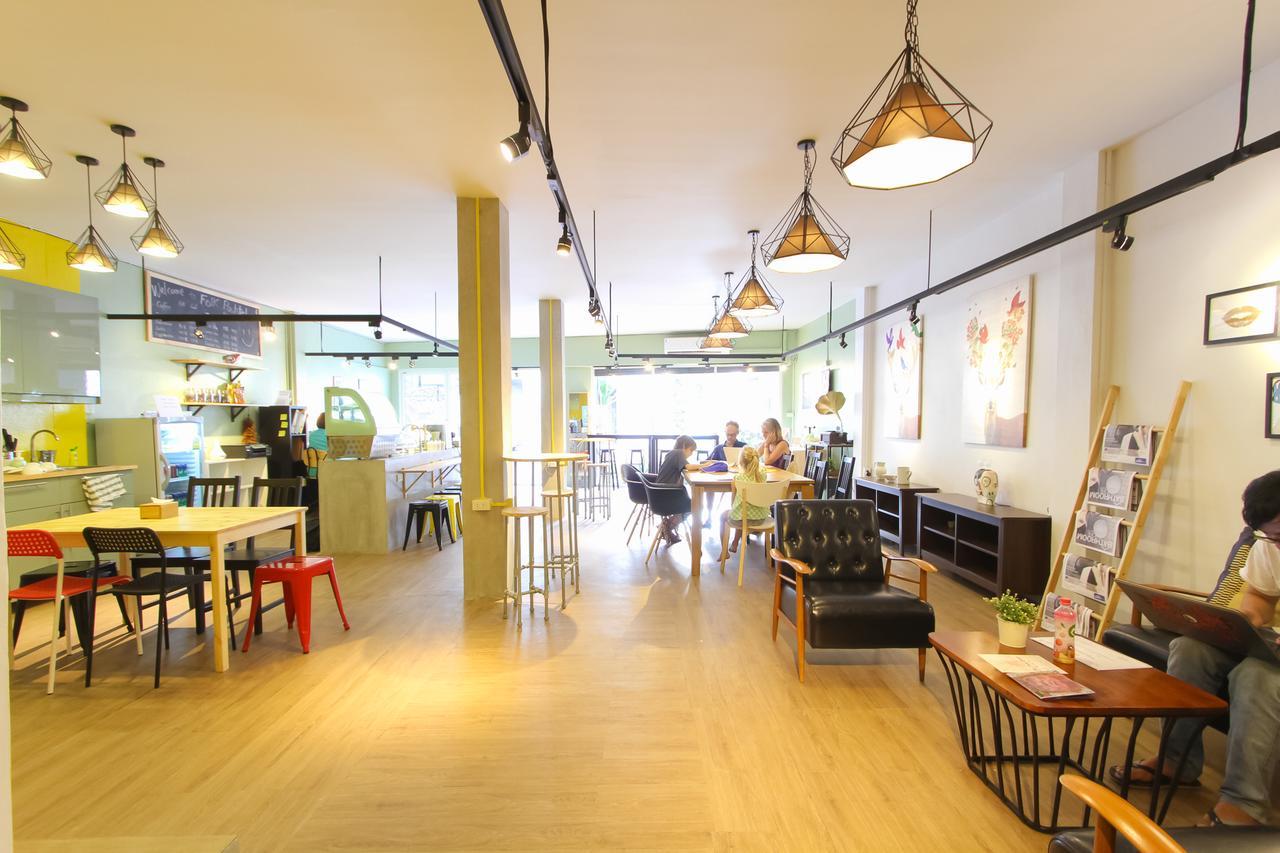 Bed and Breakfast Folk Poshtel Silom Бангкок Экстерьер фото