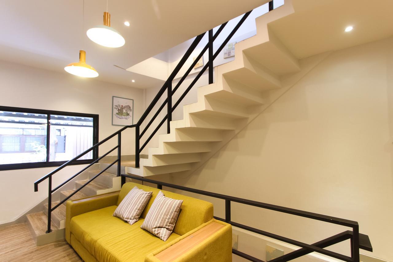 Bed and Breakfast Folk Poshtel Silom Бангкок Экстерьер фото