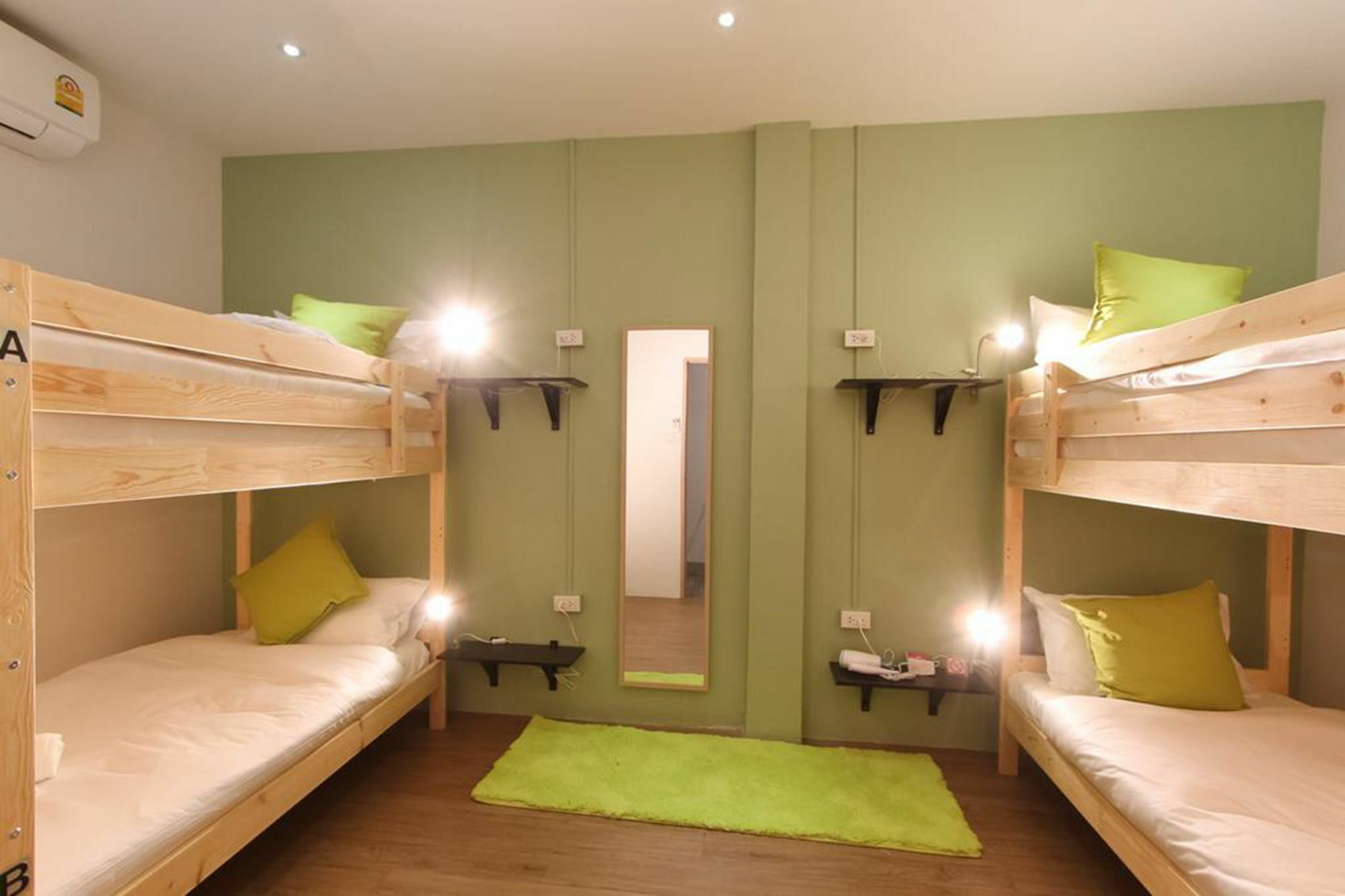 Bed and Breakfast Folk Poshtel Silom Бангкок Экстерьер фото