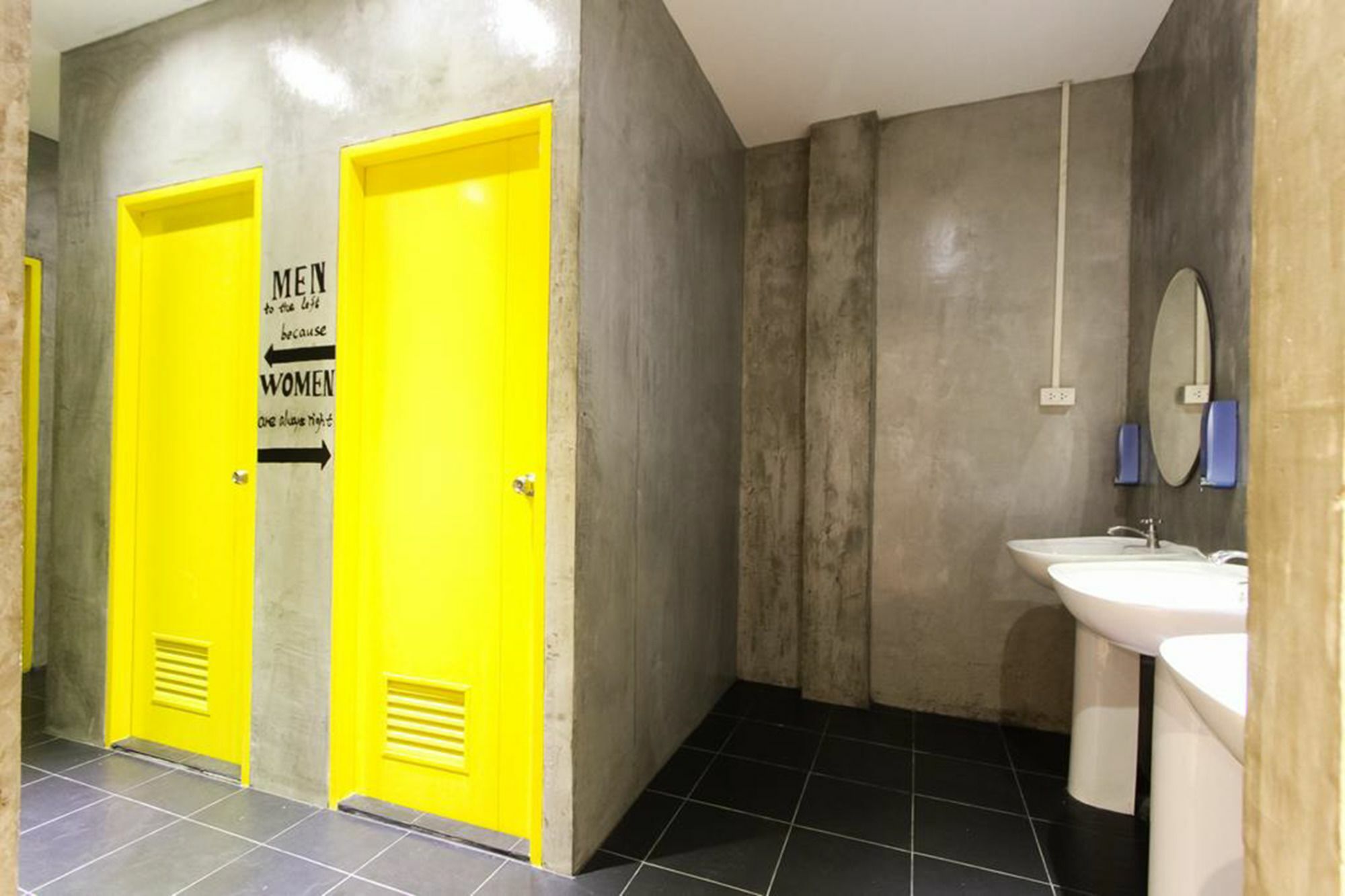 Bed and Breakfast Folk Poshtel Silom Бангкок Экстерьер фото