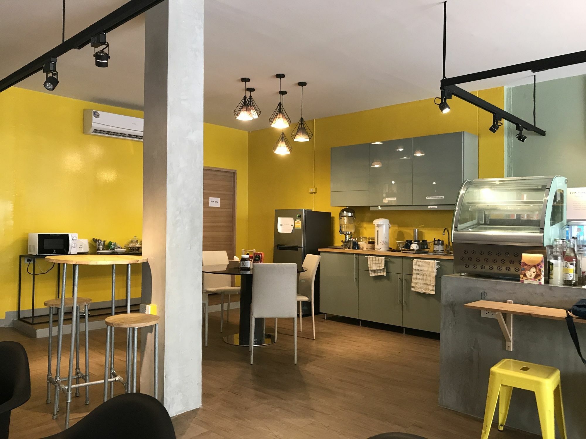 Bed and Breakfast Folk Poshtel Silom Бангкок Экстерьер фото