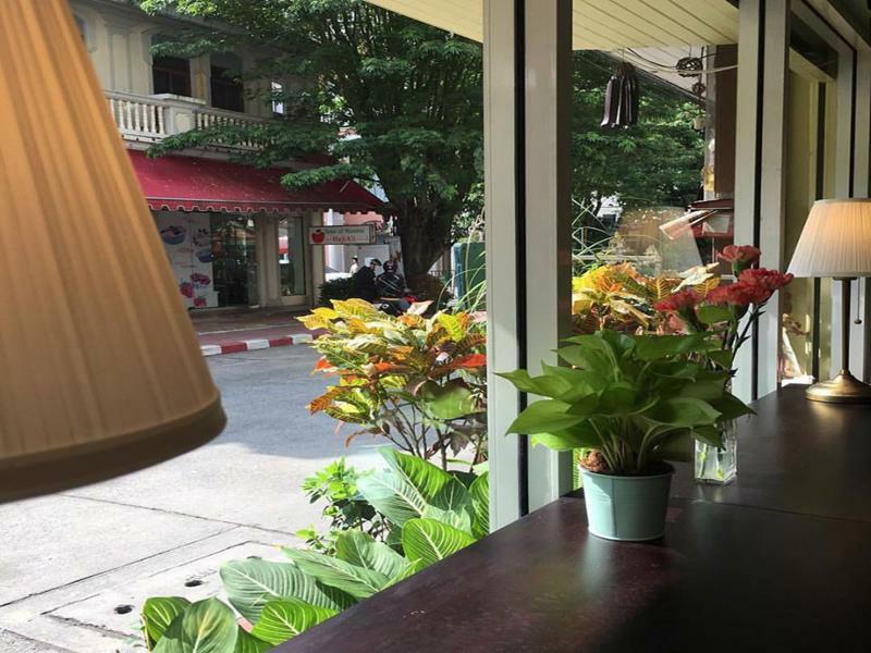 Bed and Breakfast Folk Poshtel Silom Бангкок Экстерьер фото