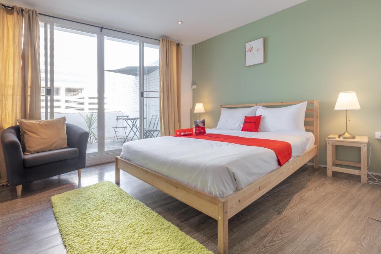 Bed and Breakfast Folk Poshtel Silom Бангкок Экстерьер фото