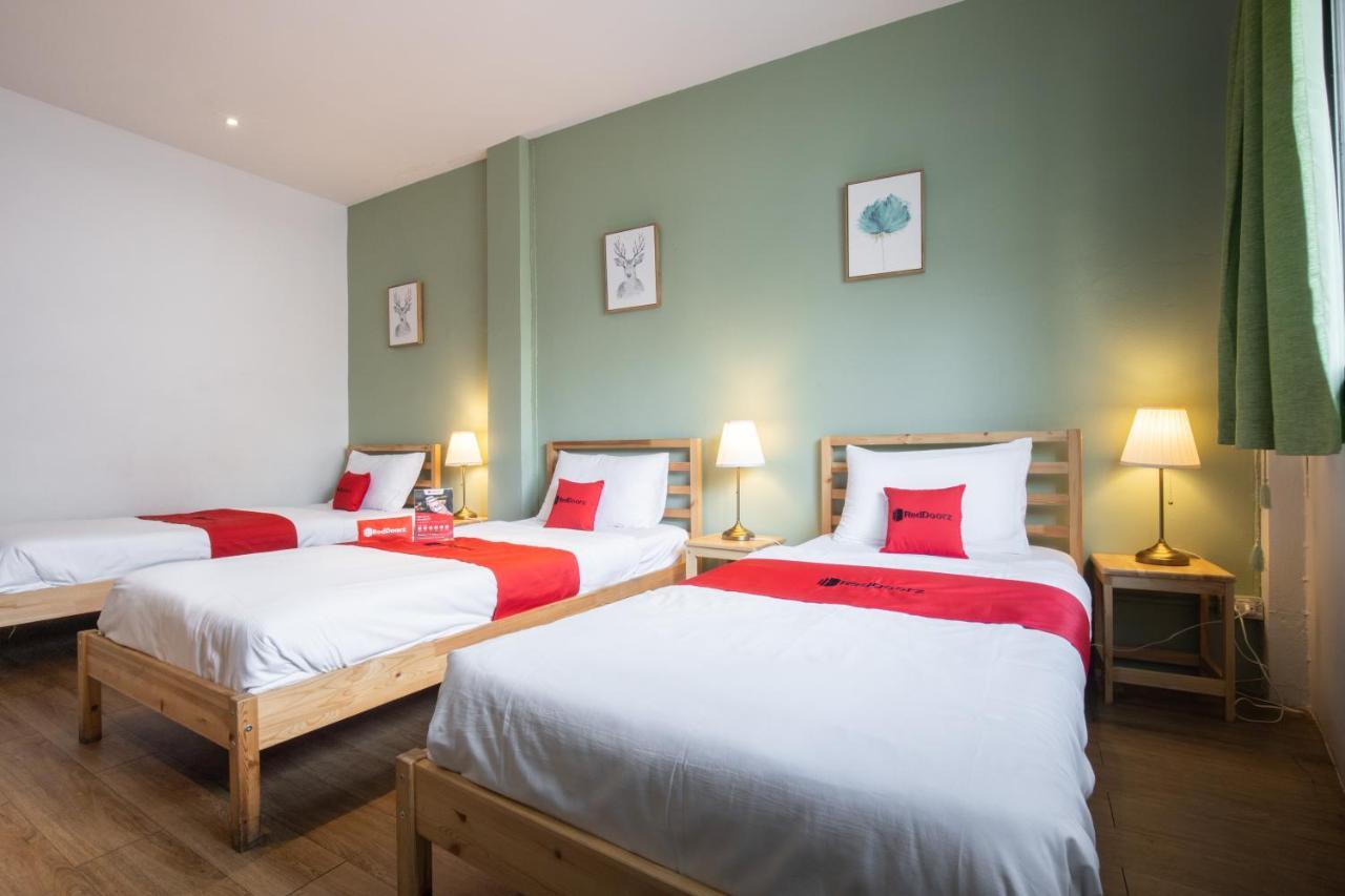Bed and Breakfast Folk Poshtel Silom Бангкок Номер фото