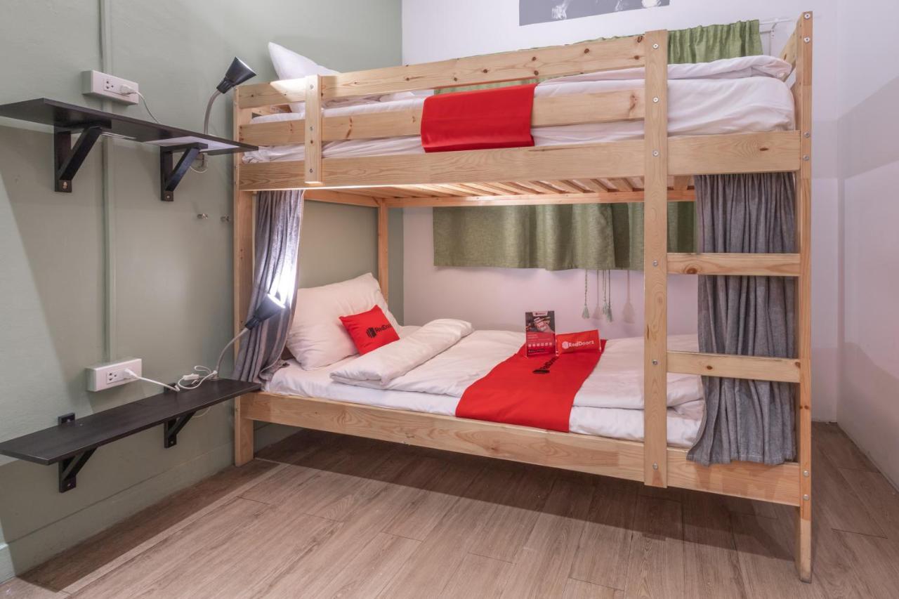 Bed and Breakfast Folk Poshtel Silom Бангкок Номер фото