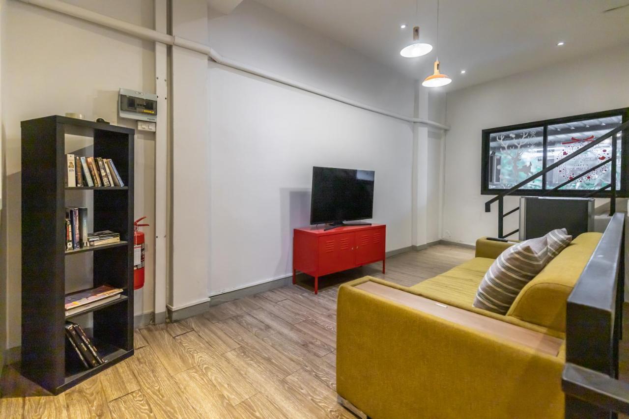 Bed and Breakfast Folk Poshtel Silom Бангкок Экстерьер фото
