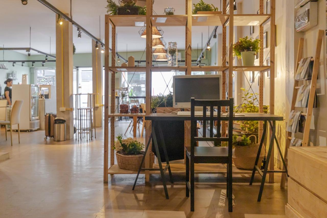 Bed and Breakfast Folk Poshtel Silom Бангкок Экстерьер фото